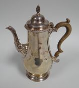 A SILVER COFFEE POT, Chester 1912, 25ozs gross