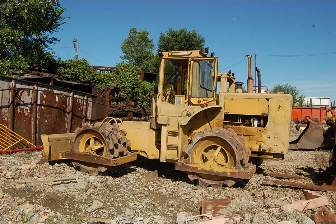Caterpillar Model #815/B-602/3000 Compactor, Front Blade, SN 251786/91P1368, Hours N/A - Image 2 of 3