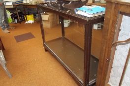 Large illuminating display case