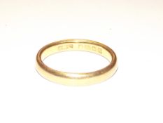 22ct yellow gold wedding band, size M. 4 grams