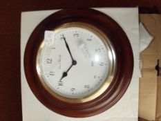 Circular quartz wall clock