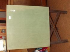 Card table on folding supports