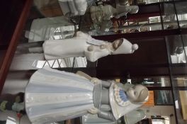 Nao figure of a girl together with another Spanish