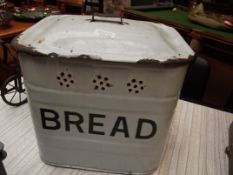 Enamelled bread bin