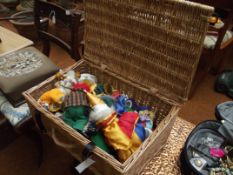 Picnic basket and content