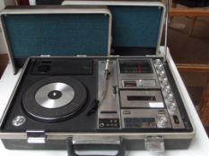 Sanyo record player with speakers
