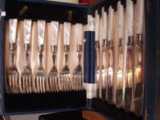 Cased set of fish knifes and forks.