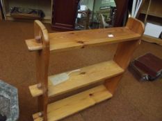 Set of pine shelves
