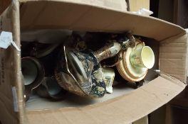 Box of ceramics to include cottage ware