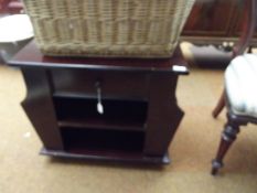 Side table/magazine rack