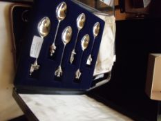 Cased bean spoons, cased salad forks and cased nov