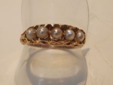 9ct yellow gold ring with 5 pearls. Size R