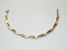 9 carat gold bracelet, 8.5cm, weight 4.4 grams