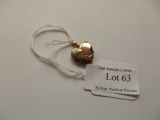9 ct gold heart shaped pendant, 1.8 grams