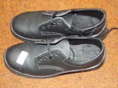 Pair of new size 8 steel toecap shoes