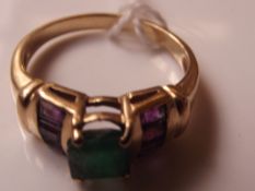 9 carat gold ring set with emerald and amethyst, 2