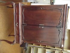 Cocktail cabinet with mirrored interior