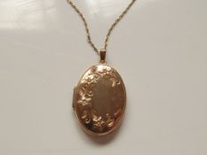 9 ct gold pendant with chain, 5 grams