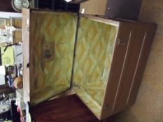 Large dome top trunk with key with interesting Gra