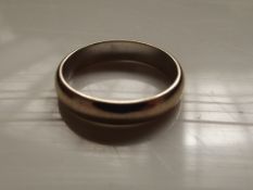 18 ct gold wedding band, 6.4 grams