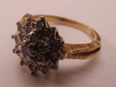 18 carat yellow gold and cluster ring, size Q, 5.4