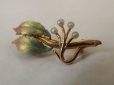 9 carat gold enamelled leaf brooch set four seed p
