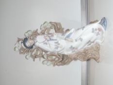 Lladro figure of a Oriental geisha girl 30cm
