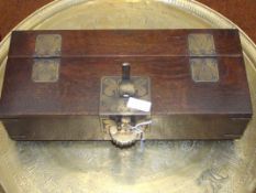 Chinese lidded glove box