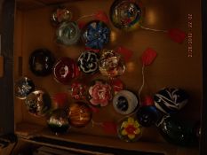 Collection of 20 paperweights