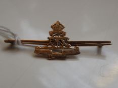 9 carat gold pin brooch bearing Royal Artillery ca
