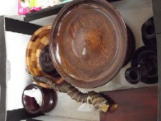 Various treen items to include an oak pedestal bow