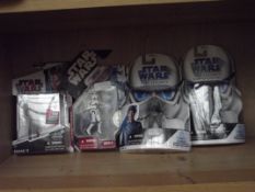 4 boxed Star Wars figures