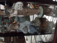 Two Nao figures