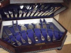 Boxed flatware set