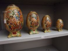 4 graduating Oriental ceramic eggs