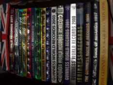Collection of Guinness Book of Records annuals, fr