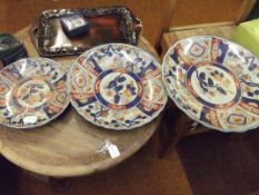 Set of three Imari style graduating plates