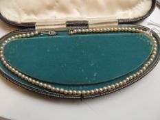 Vintage string of pearls with 9 ct gold clasp