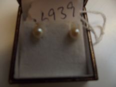 Pair of 9 ct gold pearl ear rings