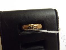 9 ct gold wedding band, size N