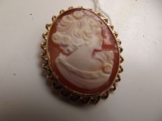 9 ct gold cameo brooch