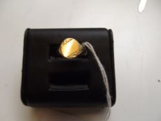9 ct gold gent's signet ring with vacant cartouche