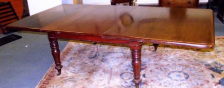 Victorian mahoagny dining table of large propotion