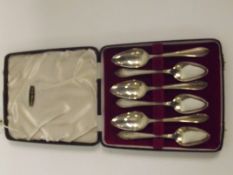 Cased set of six silver grapefruit spoons, Sheffie