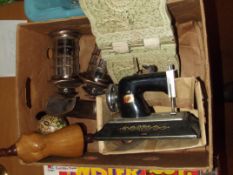 Assorted items to include a pair of lanterns, a je