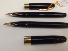 Two cased Sheaffer fountain pens each with 14 cara