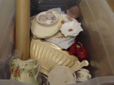 Assorted ceramics to include a lustre vase