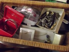 Assortment of good quality costume jewellery and w