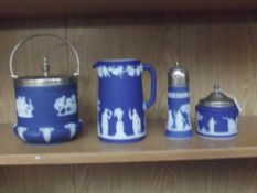 4 pieces of Wedgwood jasperware