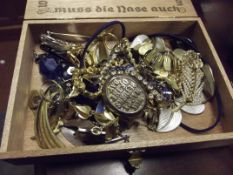 Assorted costume jewellery
